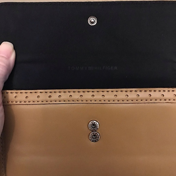 🆕🔥TOMMY HILFIGER(GENUINE LEATHER) CAMEL COLOR WALLET/SUPER SUPER CUTE&SOFT!!! - Picture 7 of 12